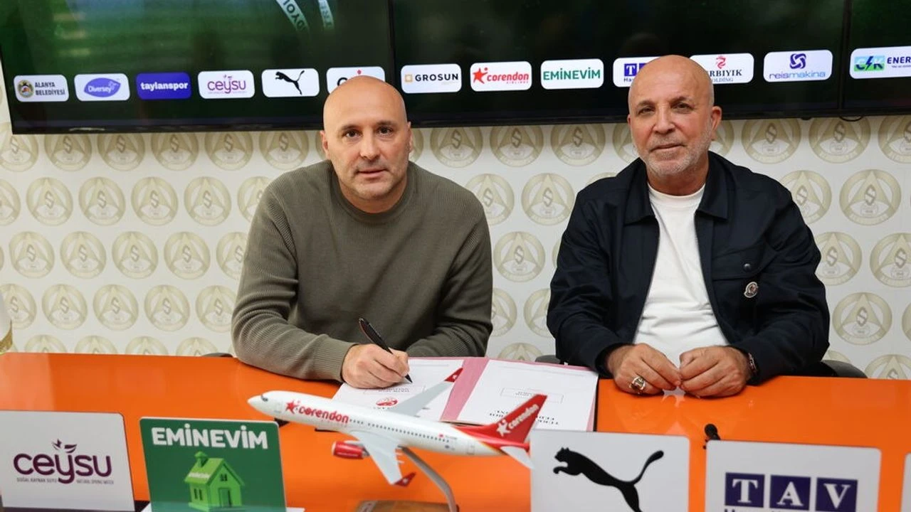 Alanyaspor'un yeni teknik direktörü Sami Uzun oldu.